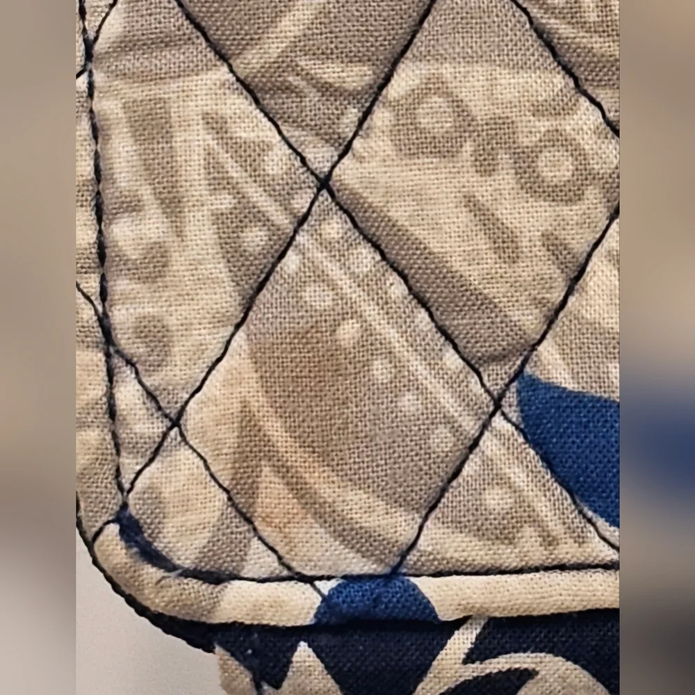 Vera Bradley Crossbody/Wristlet w/removable straps, GUC - Picture 8 of 11